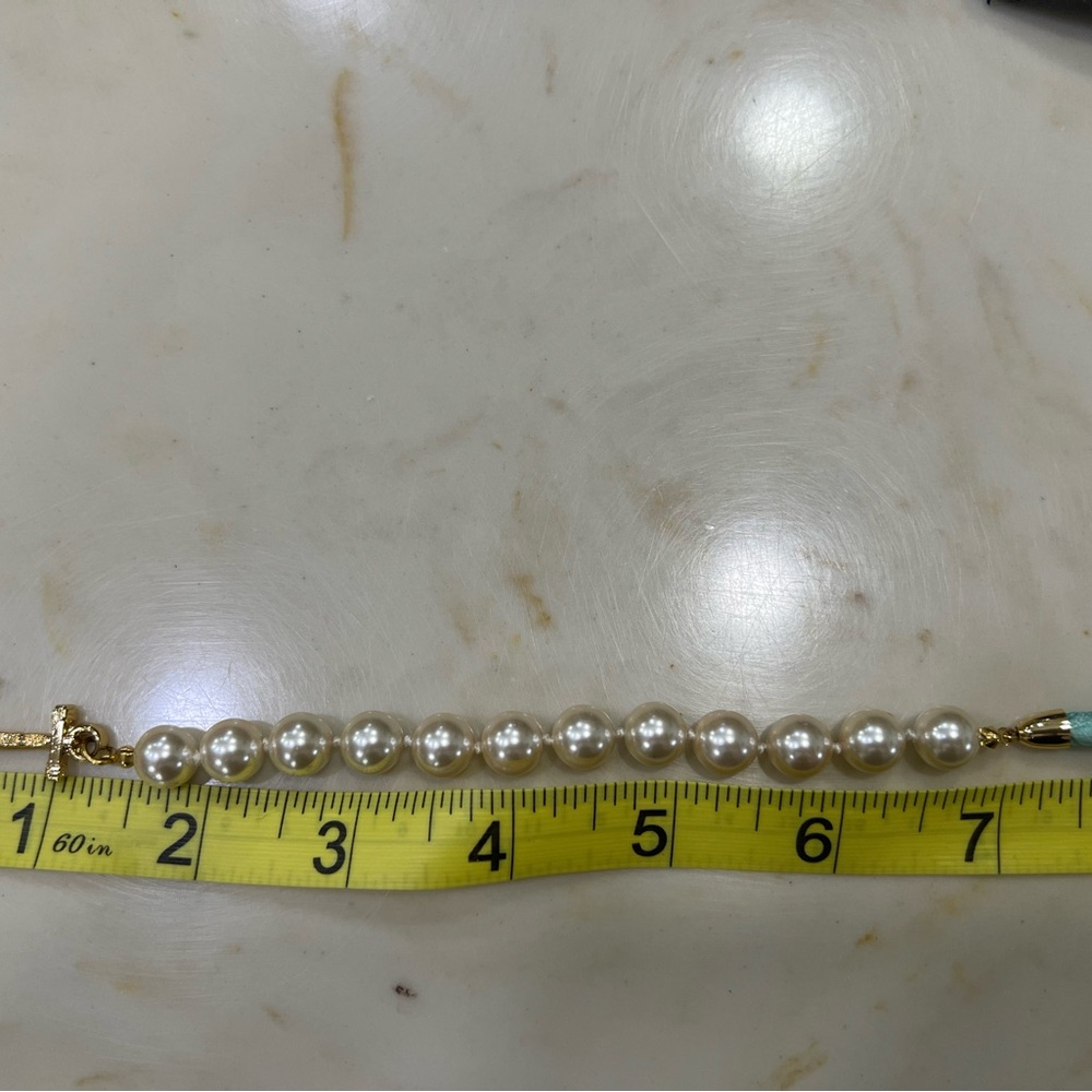 Elegant Pearl Bracelet with Gold Accents
